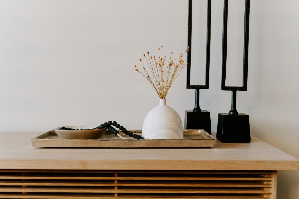 Entryway Decor Ideas: 15 Stunning Ways to Impress Guests Entryway organizer tray holding keys wallet and daily essentials